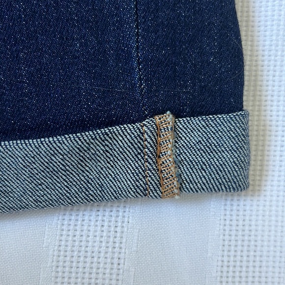 Old Navy | Size 4 Dark Wash High Rise Jean Shorts for Women with 7-inch Inseam - Picture 11 of 16